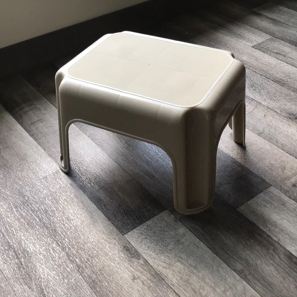 Rubbermaid Cream Stool